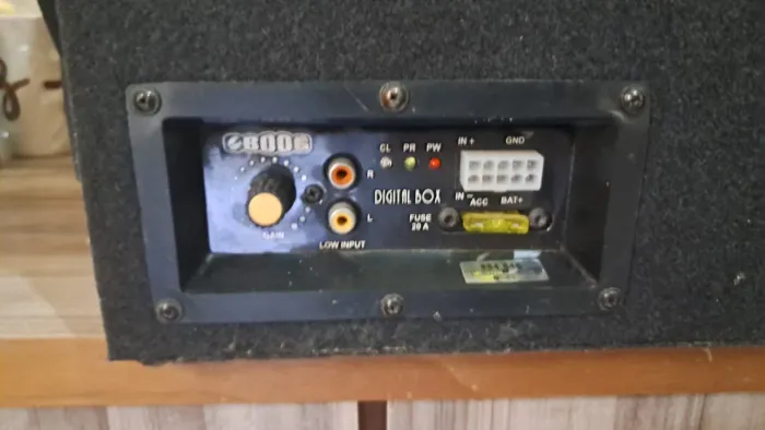 Rádio pioneer, uma Caixa de som, dois módulos.