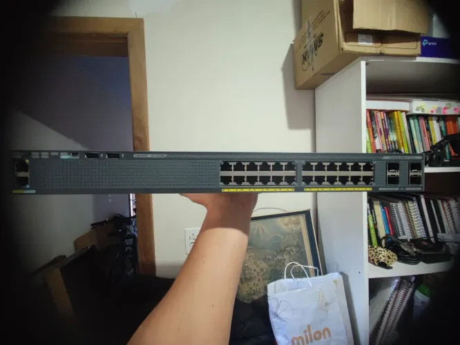 Switch Cisco Catalyst 2960-X WS-C2960X-24TS-L - 24 Portas Gigabit + 4 SFP - Gerenciável