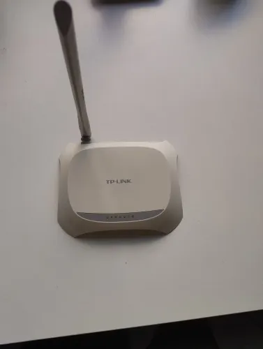 Roteador TP-LINK Wireless N 150Mbps - Modelo TL-WR720N