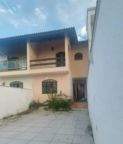 Casa para venda possui 120 metros quadrados com 4 quartos