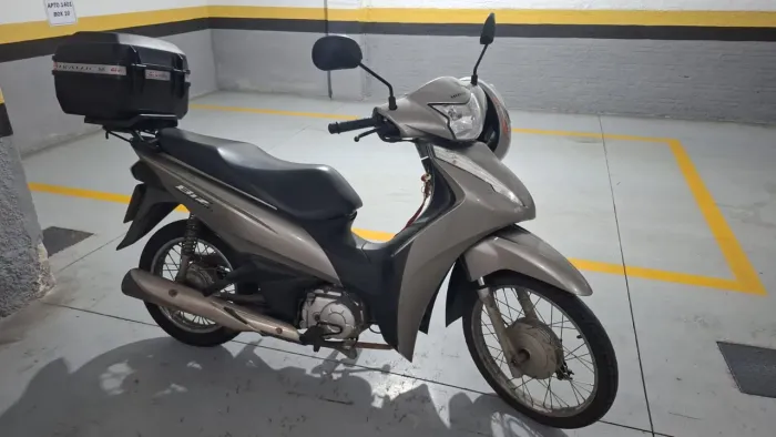 HONDA BIZ + BAULETO GIVI