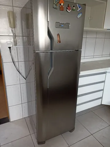 Geladeira Eletrolux 310L