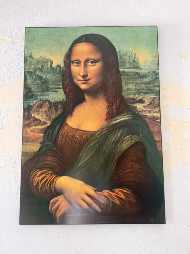 Duas reproduções da Mona Lisa