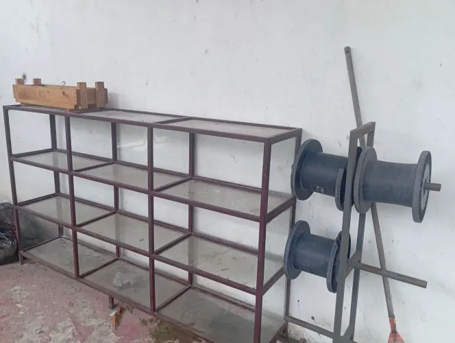 vendo balcão de Metalon e vidro 380 reais 