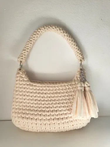 Bolsa de crochê em fio de malha