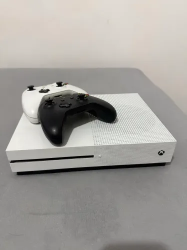 Xbox One S - 1TB