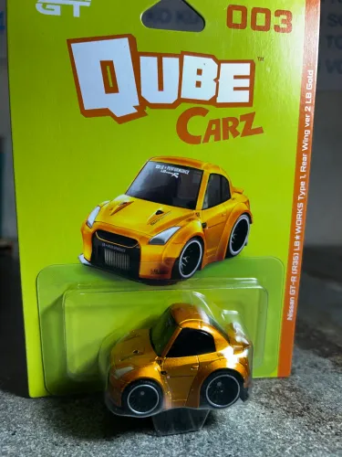 MINI GT Qube Tooned GTR r35 lbwk