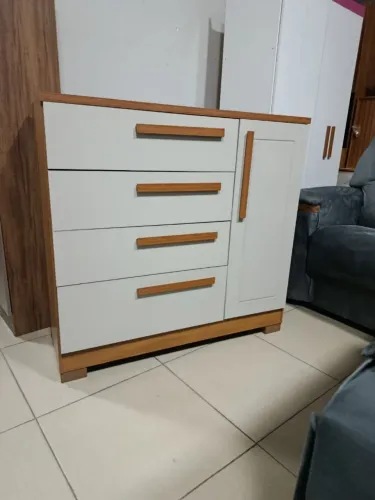 Cômoda 4 gavetas