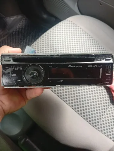 Piooner DEH-3050UB em ótimo estado de conservação.