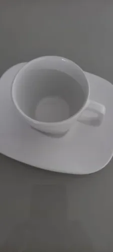 Jogo de 4 Xícaras e 4 Pires NOVOS