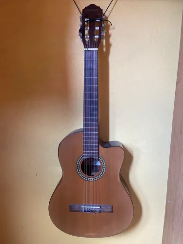 Violão usando em bom estado