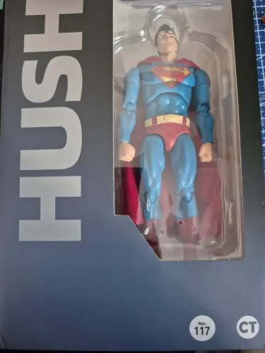 Superman -Versão Batman Hush Ct Toys (mafex boot))