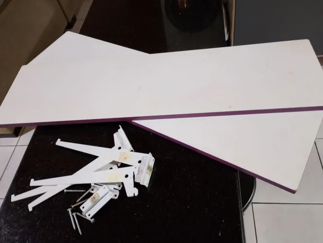 2 Prateleira de MDF Branco e Roxo 1m + Suporte