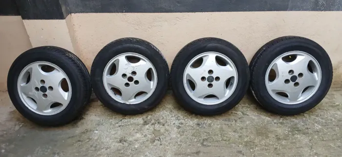 Rodas com pneus 175 65 14 Fiat Tipo originais