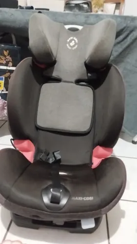 Cadeirinha para até 36kg.