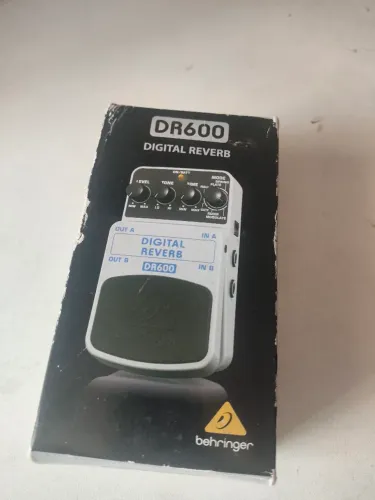 Pedal Reverb Behringer