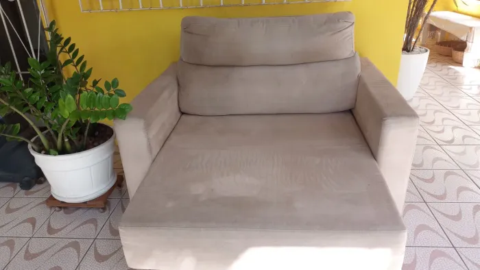 Vendo poltrona extensível e confortável para sala tv