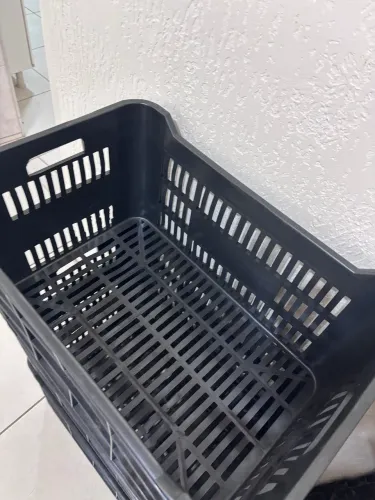 Caixas plásticas reforçadas