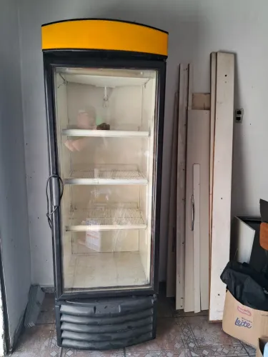 Geladeira expositora de bebidas