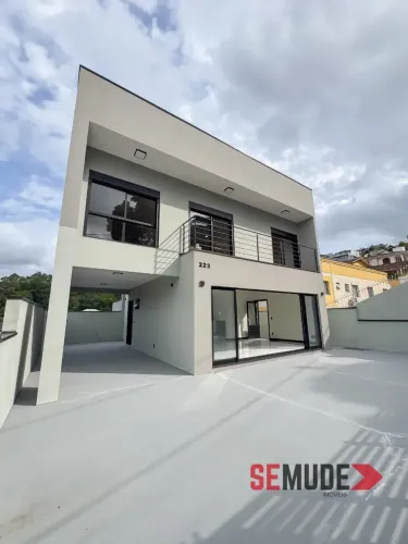 Casa à venda no bairro Trindade em Florianópolis