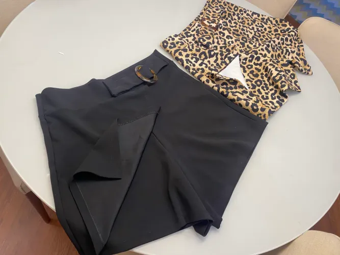 02(duas) Bermudas saias