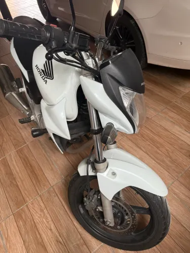 Cb 300 2014 branca pérola