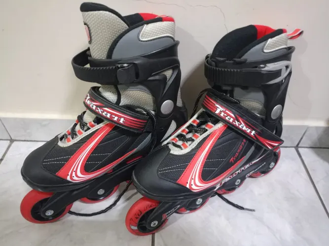 Patins com acessórios e mochila