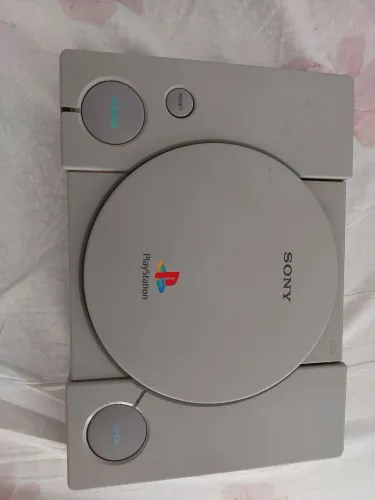 SÓ CONSOLE VÍDEO GAME PLAYSTATION 1 FUNCIONANDO SÓ VENDA NÃO TROCO POR NADA
