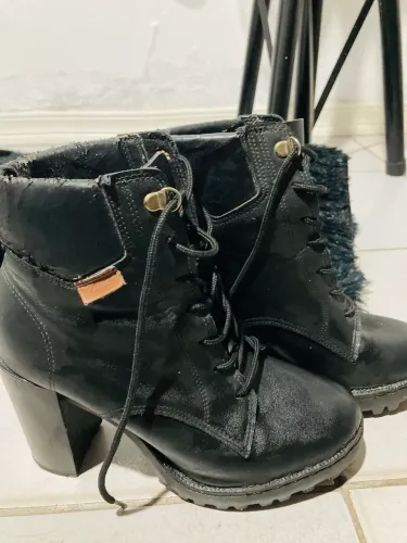 Bota feminina Moleca 37