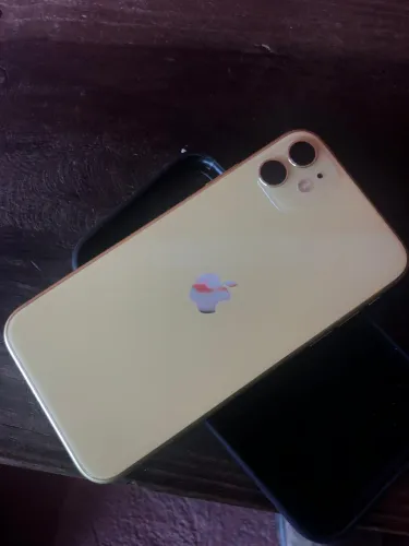 iPhone 11 128g funcionando tudo. Saúde da bateria 79%