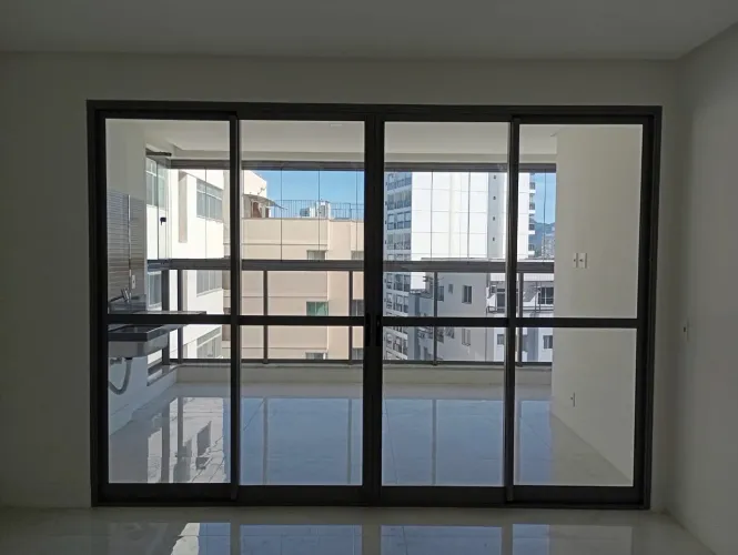Esquadria de alumínio cinza liso fosco ral 9007