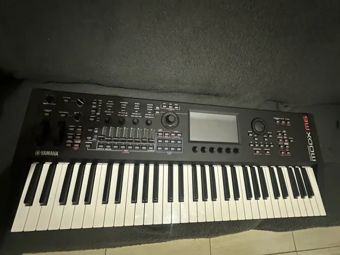 Vendo Teclado Modx M6 