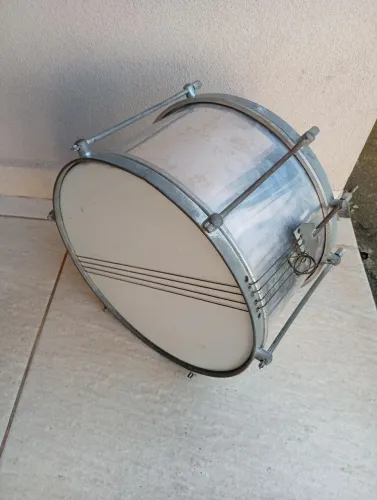 Caixa (Malacacheta) de escola de samba