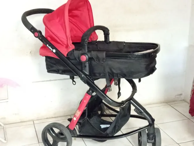 Vende-se Carrinho com bebê conforto Safety