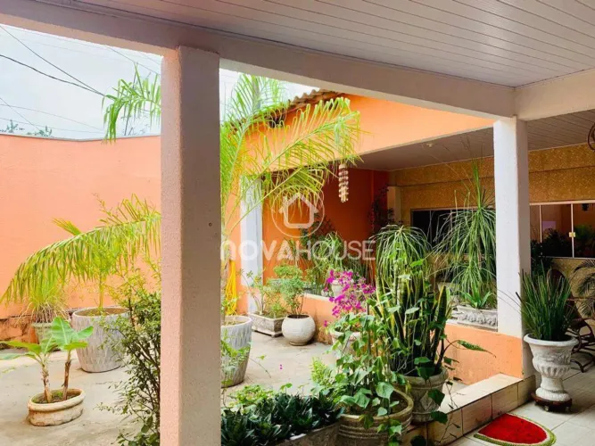 CASA 3 QUARTOS SENDO UMA SUÍTE, TIJUCAL.