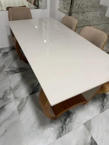 Mesa com 6 cadeiras
