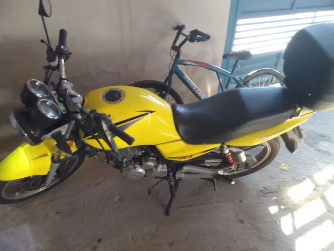   Suzuki GSR 150i 2015/2016 Aceito troca em veículo 