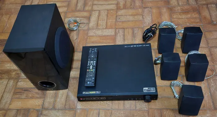 3D BLU-RAY HOME THEATHER LG BH5140S