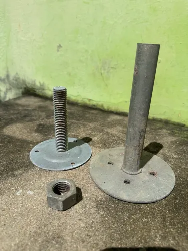 Vendo Lote com 10 Pés Niveladores Industriais (Sapatas para Andaime/Bancada)