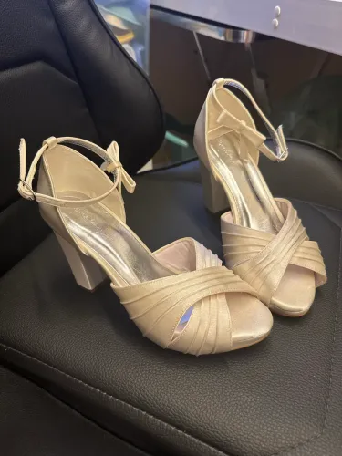 Sandália off white - Dona Rosa