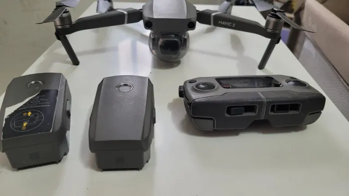 Drone DJI Mavic 2 Pro (Câmara Hasselblad) + Controle + 2 Baterias
