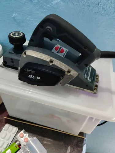 Vende se uma planta elétrica 220wt