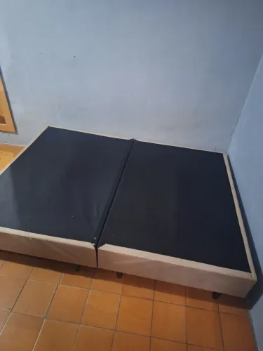 Base cama de casal comum, R$100