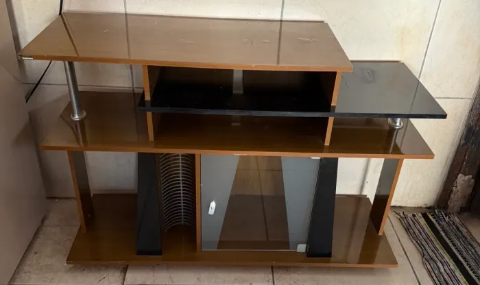 Rack pra TV sala usado barato pequeno C usado barato