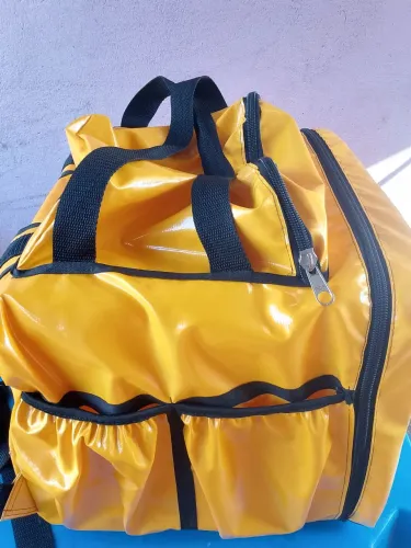 Vendo uma bag semi nova 