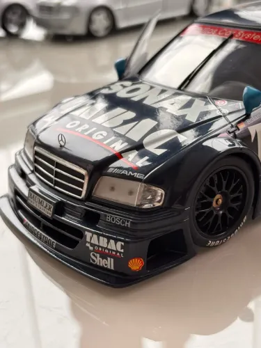 Mercedes UT Models AMG impecável 1/18