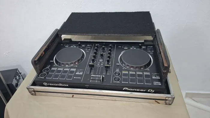 <br>Controladora Pioneer DJ <br>Controladora Pioneer DJ <br>Controladora Pioneer DJ <br>Modelo: DDJ-RB