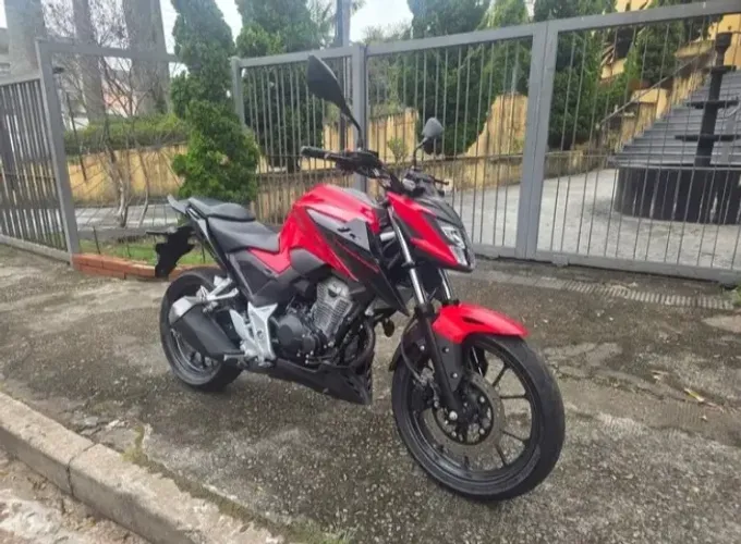 CB 300F 2023 - Oportunidade única