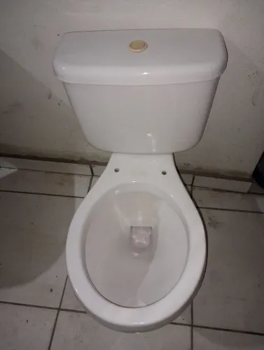 Vendo 1 Vaso Sanitário Completo semi-novo 