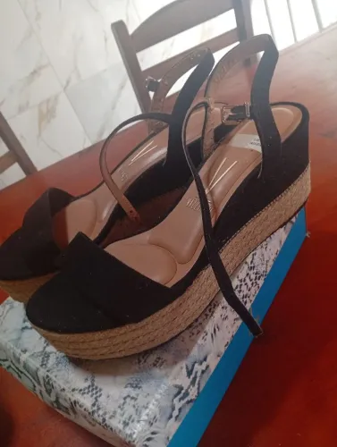 Sandália Vizzano tamanho 39